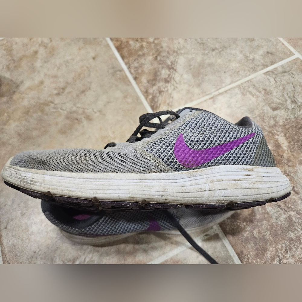Nike shoes - Picture 8 of 16